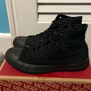 Converse black on black high top Men’s 7/ Women’s 9